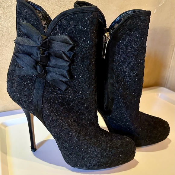 Gorgeous Christian Dior Lace Ankle Booties - Picture 1 of 8